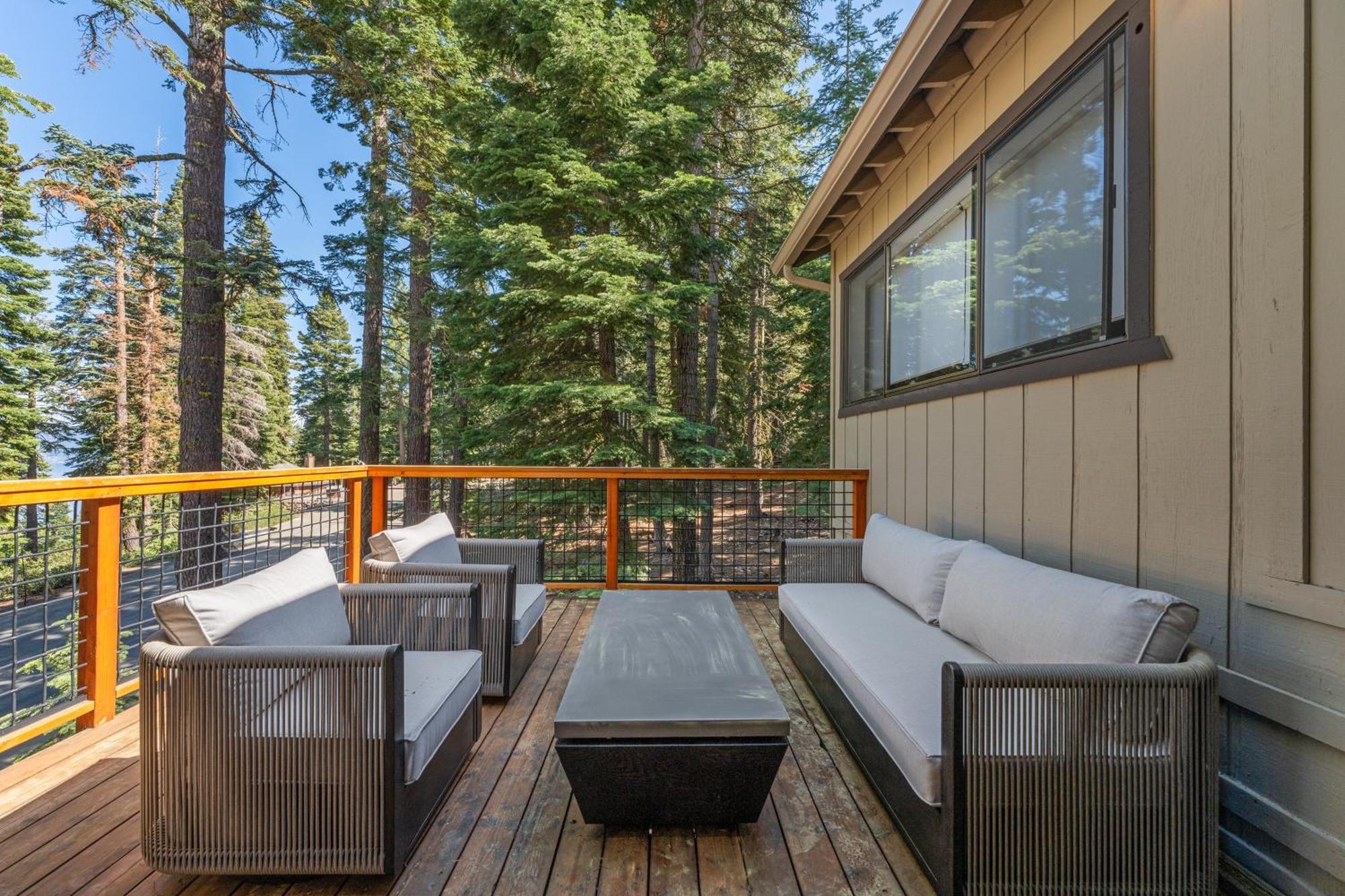 The Pinecrest Retreat- 10 Mins To Northstar! Hot Tub, Large Deck, Views, And Games Villa ทาโฮวิสตา ภายนอก รูปภาพ