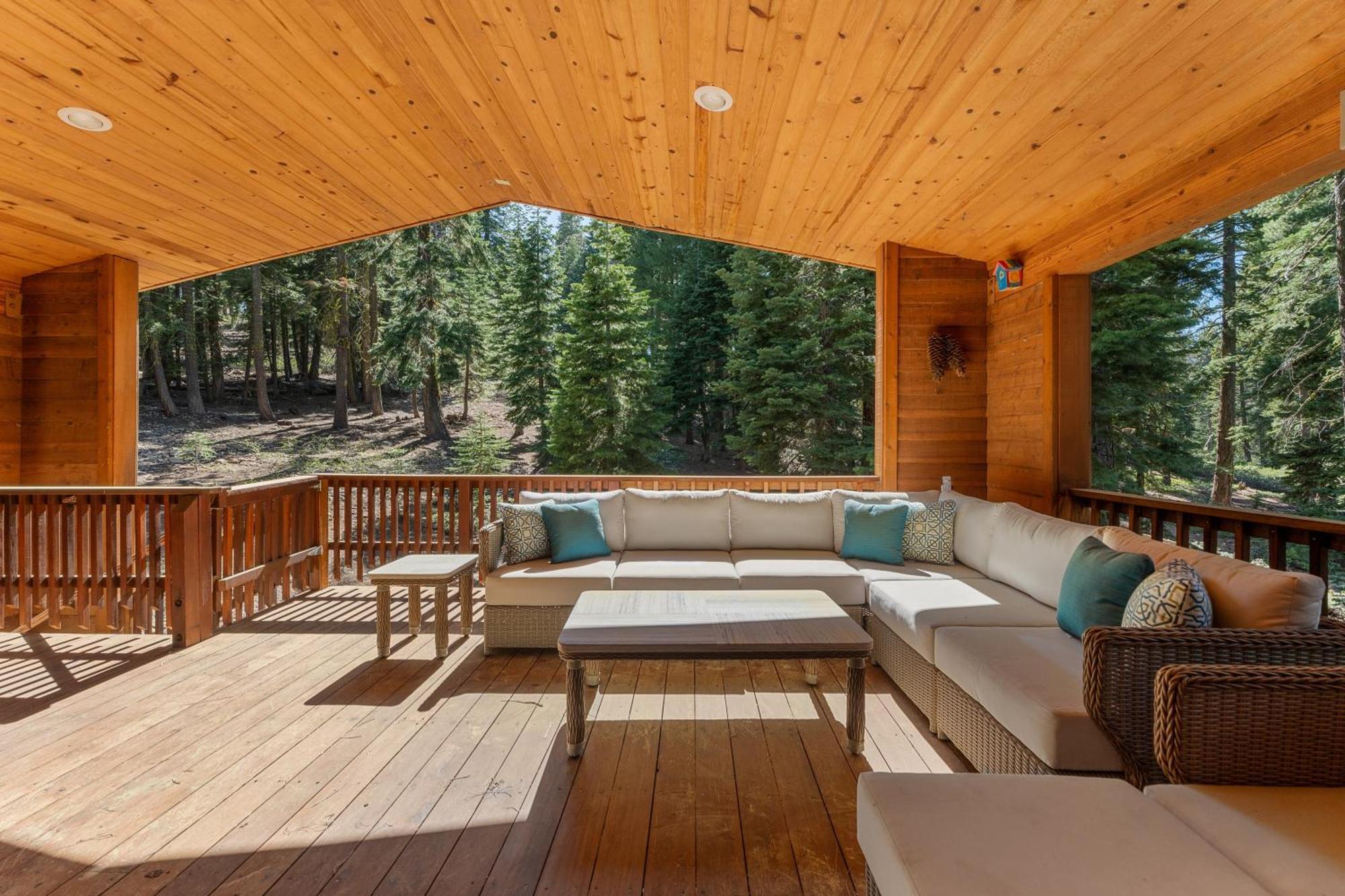 The Pinecrest Retreat- 10 Mins To Northstar! Hot Tub, Large Deck, Views, And Games Villa ทาโฮวิสตา ภายนอก รูปภาพ